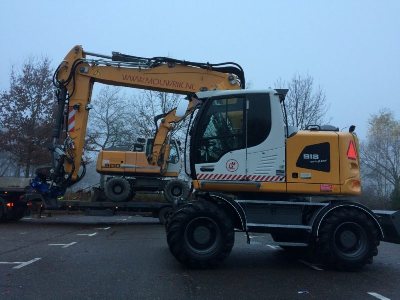 Liebherr A918 compact